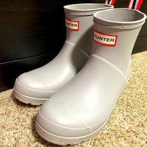 Light grey/tan short Hunter boots 6